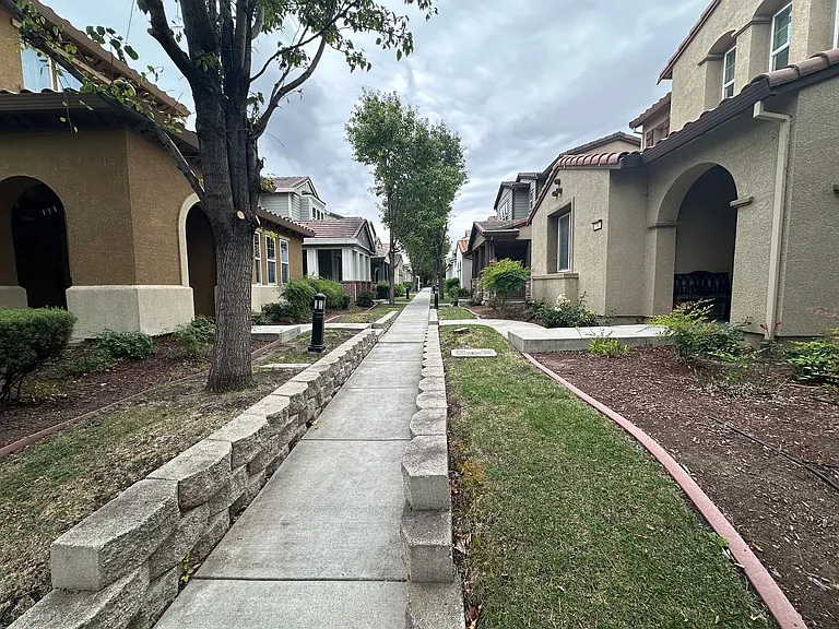 725 N Claret Ln — Photo 2