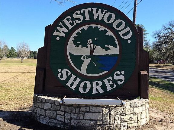 Westwood Shores is a gated community.  The amenities inclue 18 hole golf course, 3 swimming pools, club house, tennis courts and marina on Lake Livinston.  WWS will grant a membership to this 11 acres with access to property.