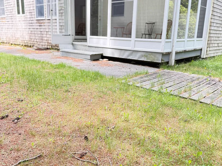 Blodgett Ln — Photo 19