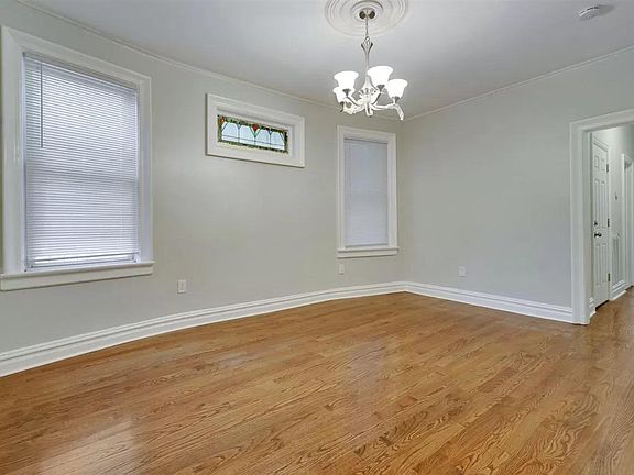 4th image of 202 Clinton Ave #1