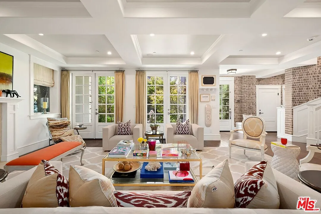 5 bed, 7.0 bath, 4800 sqft, $40,000 — Photo 4