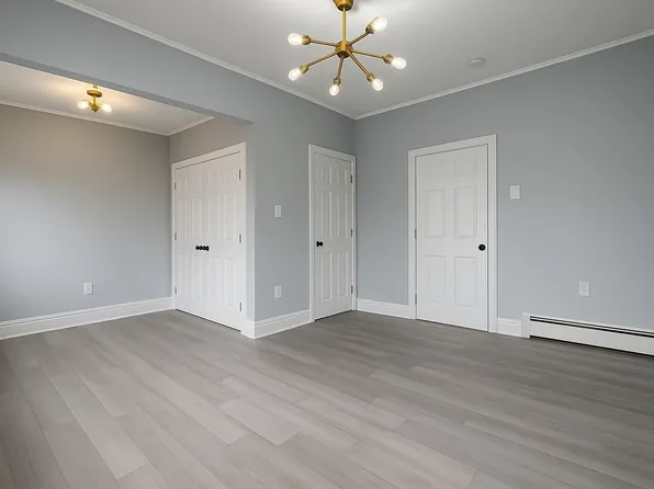 396 Woodlawn Avenue image 3 of 20