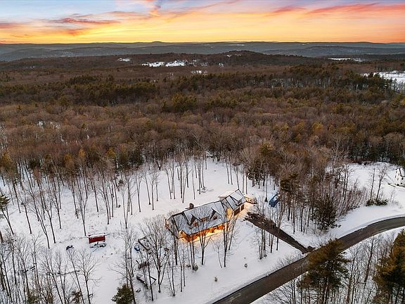 3rd image of 5 Blueberry Hill Rd