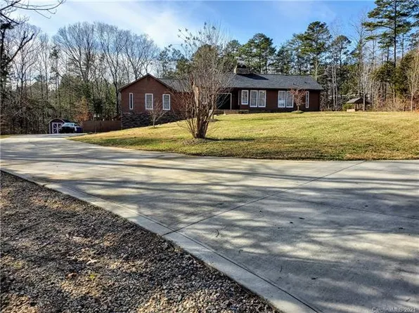 215 Pinewood Ln, Midland, NC 28107