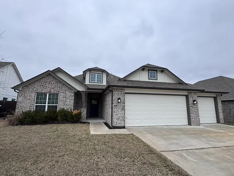 13322 S 19th Ct — Photo 1