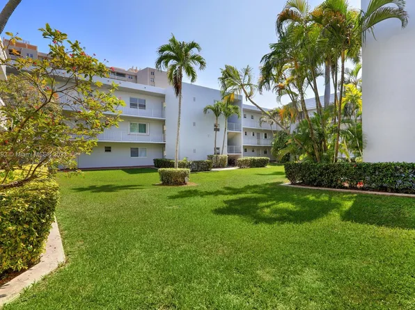 100 Edgewater Dr APT 205, Coral Gables, FL 33133
