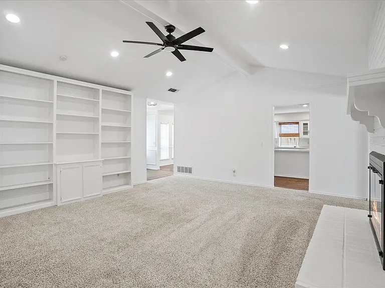 2309 Lawndale Dr — Photo 6