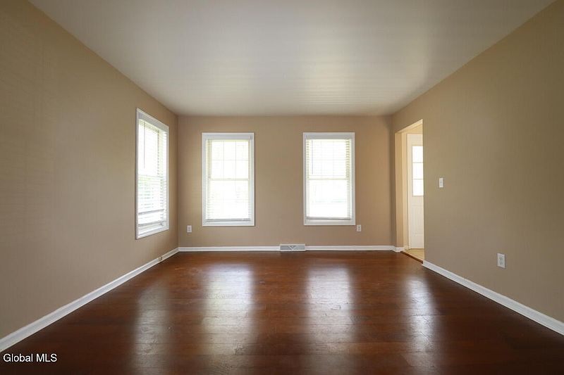 5th image of 8 Spruce Street