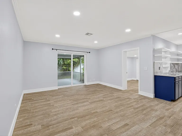 725 Heron Dr — Photo 19