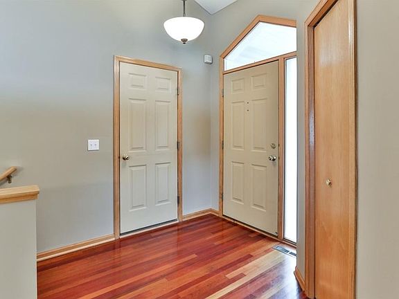 2nd image of 752 E Nicollet Blvd