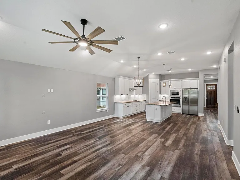 203 E Salty St — Photo 12