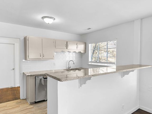 3rd image of 1741 15th Ave S #A