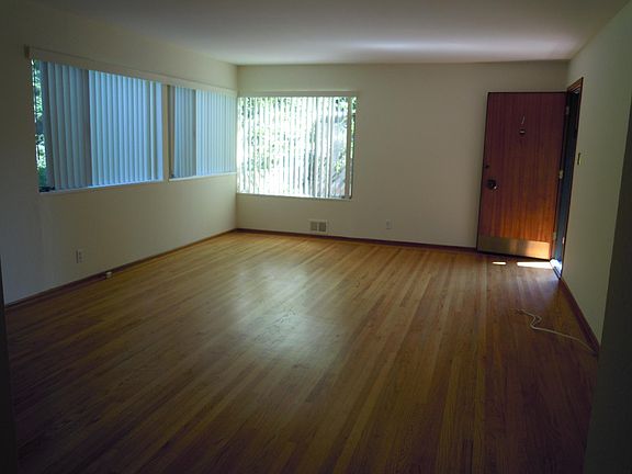 More of living room 