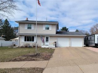 816 Meridian Heights Dr, Eau Claire, WI 54703