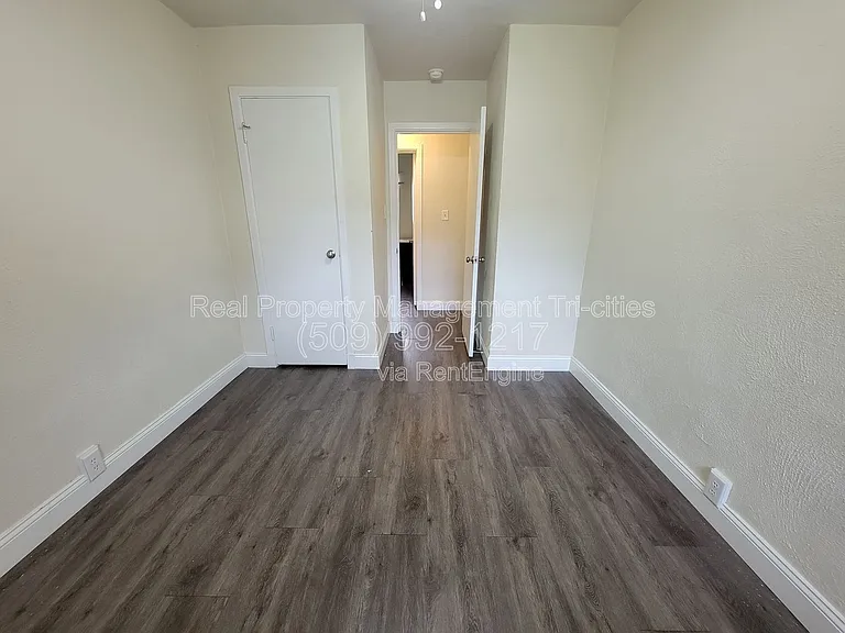 1101 W Margaret St #B — Photo 8