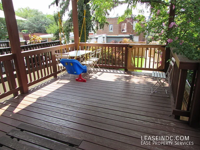 128 Adams St NW — Photo 16