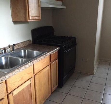 4th image of 7548 S Kingston Ave