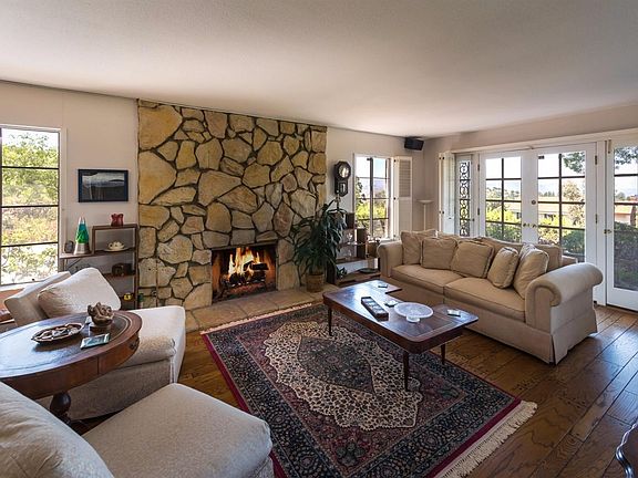 5th image of 982 Chalet Cir