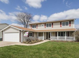284 Wellington Ave, Elk Grove Village, IL 60007
