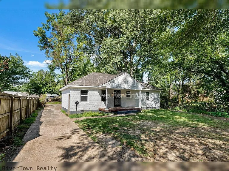 810 Indian Dr — Photo 2
