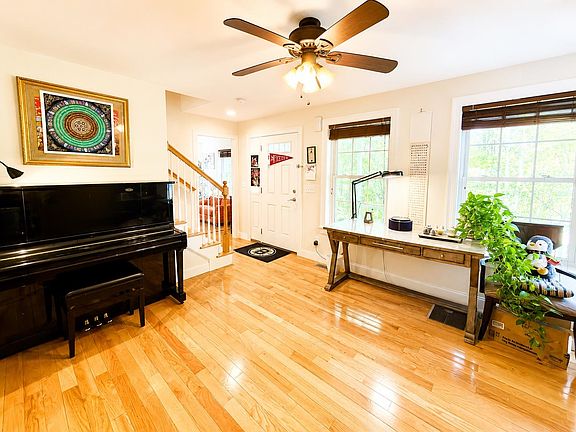 4th image of 137A Court Street