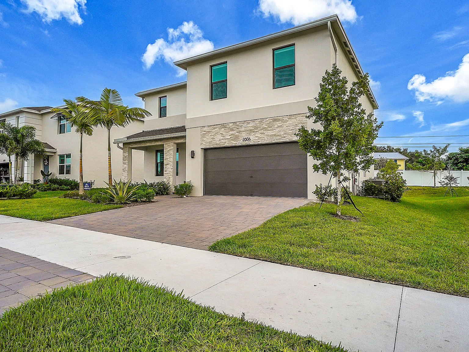 4 bed, 2.5 bath, 2412 sqft, $3,800 — Photo 3