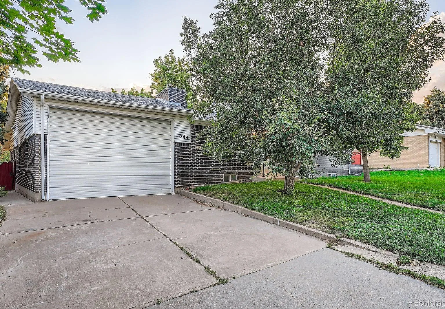 4 bed, 3.0 bath, 2400 sqft, $2,470 — Photo 1