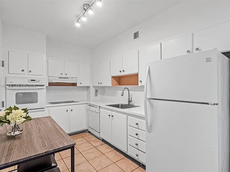 90 Edgewater Dr #1216 — Photo 16