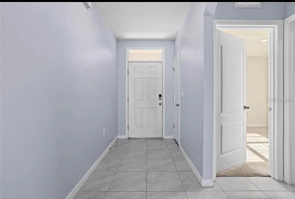 4 bed, 2.0 bath, 1851 sqft, $1,900 — Photo 2