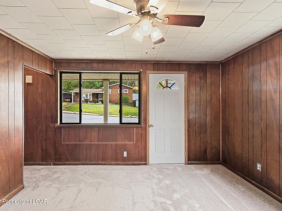 2nd image of 827 Spring St