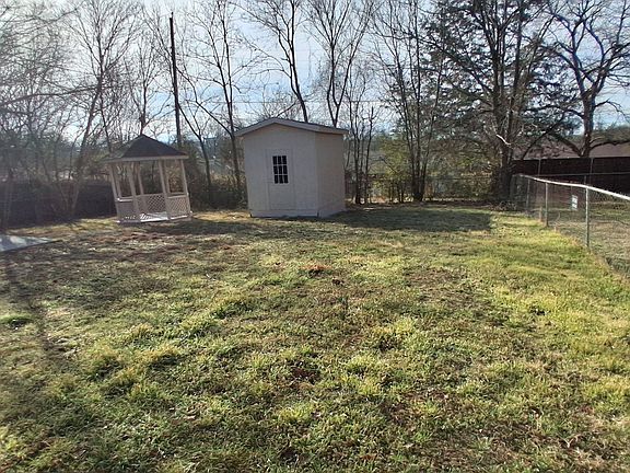 3rd image of 516 Forrest Ln