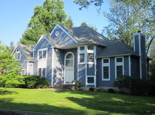 2 Fox Run Rd, Briarcliff Manor, NY 10510