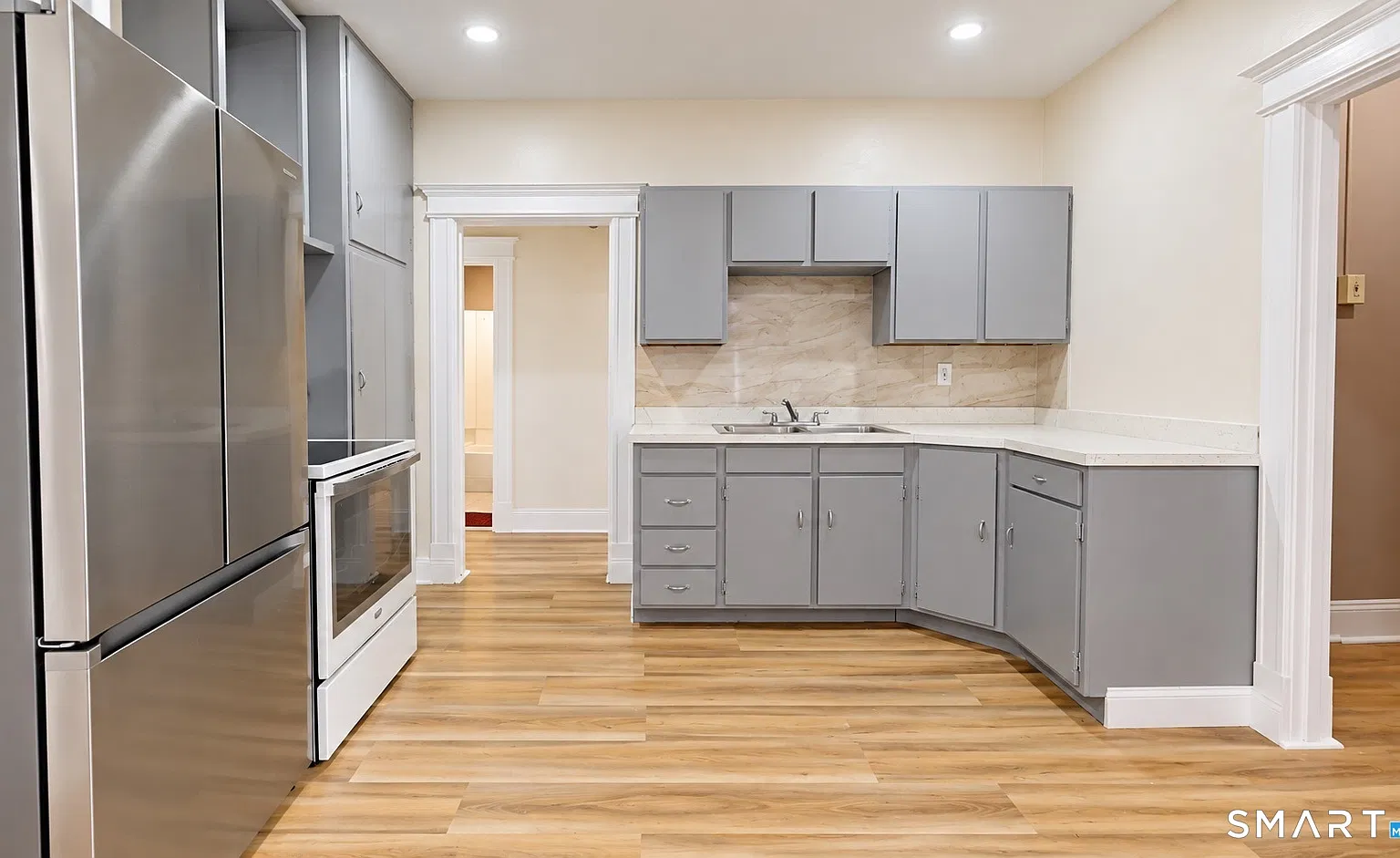 4 bed, 1.0 bath, 1300 sqft, $2,200 — Photo 1