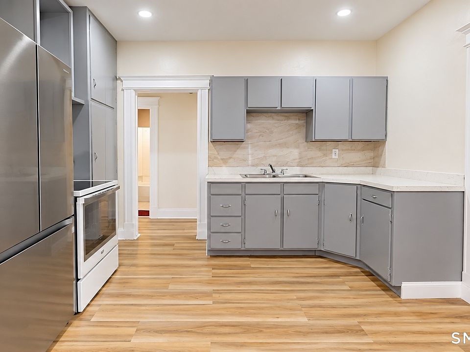 1st image of 17 Bond St APT 2