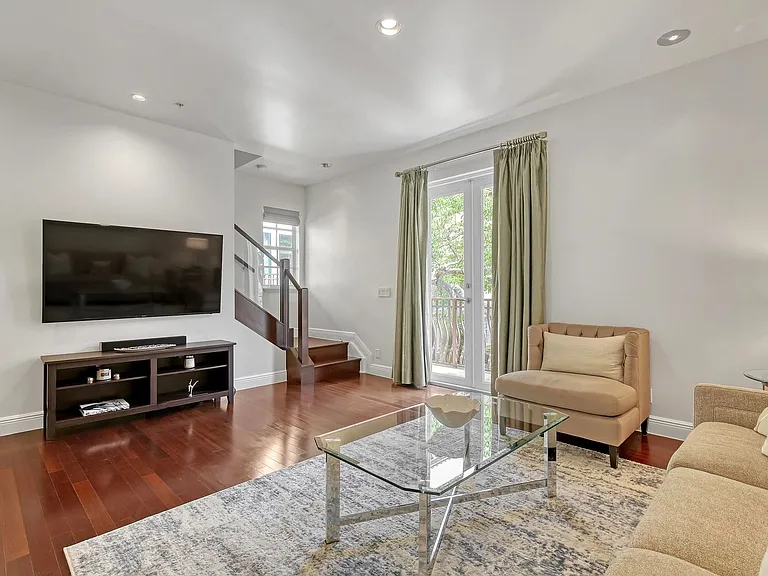 72 SE 6th Ave E #Townhouse C — Photo 25