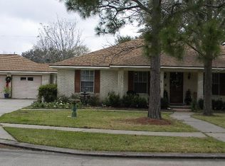 16 S Erik Dr, Angleton, TX 77515