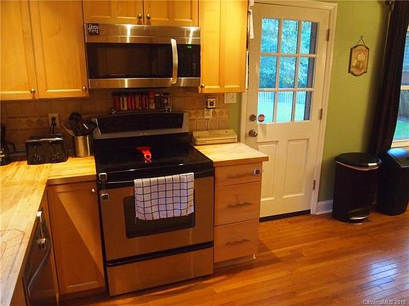 4th image of 5323 Larewood Dr