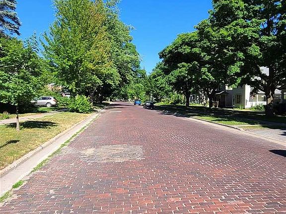 2nd image of 629 W Eighth St