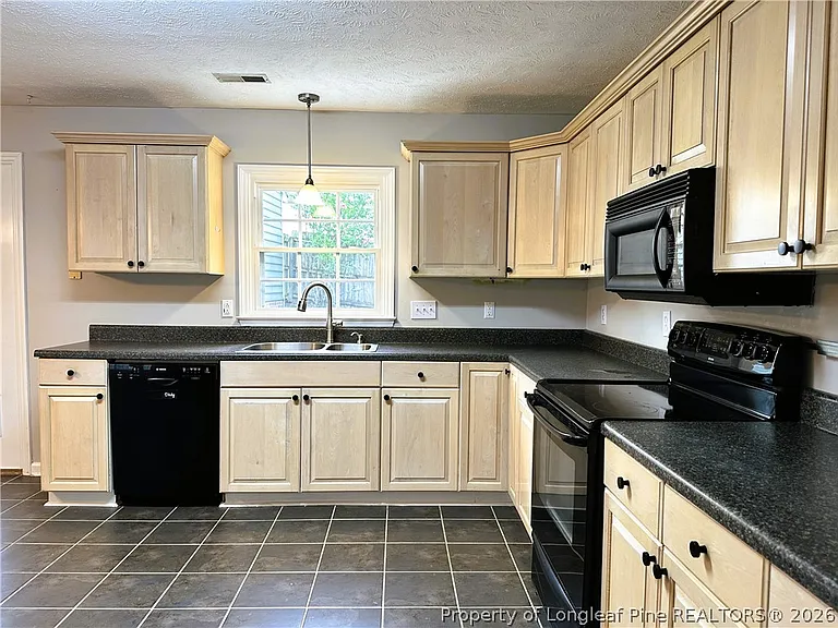 2940 Amelia Dr — Photo 11