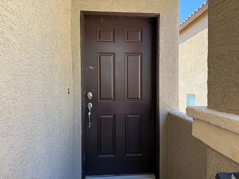 10039 Mystic Lake Ave — Photo 2