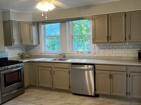 67 Lamoille Ave, Haverhill, MA 01835