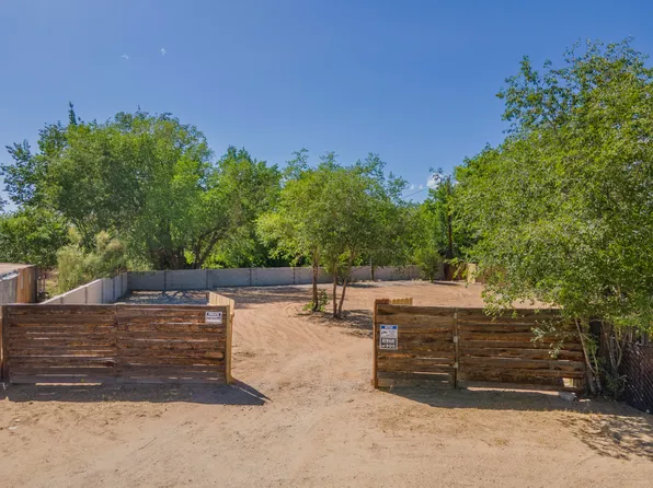 521 Muscatel Ave NE, Albuquerque, NM 87107