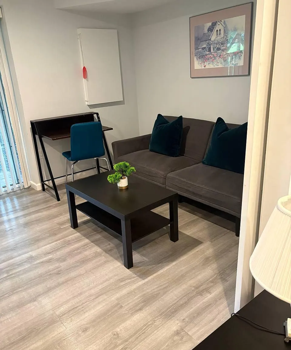 3 bed, 3.0 bath, 1584 sqft, $1,754 — Photo 2