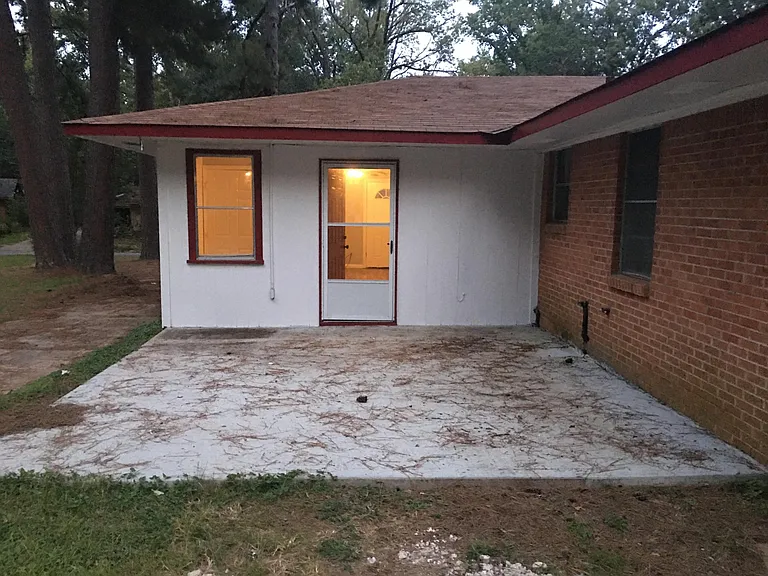 9042 Hilton Dr — Photo 2