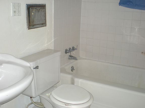 2nd image of 234 Kenilworth Dr