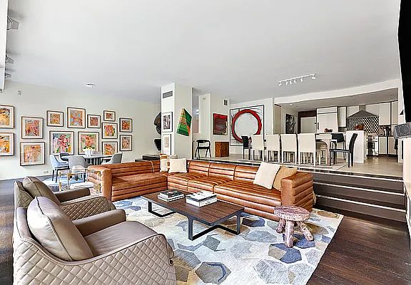3rd image of 7 Hubert St #Townhouse