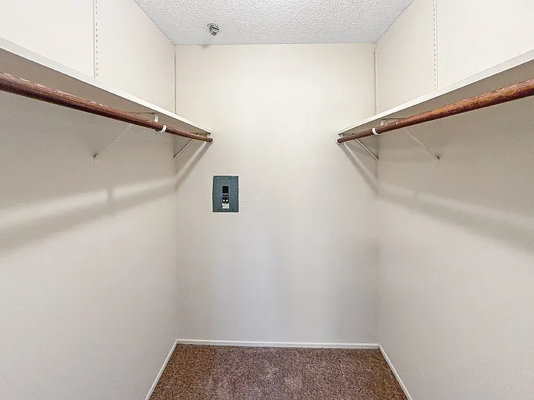 480 Crescent — Photo 18