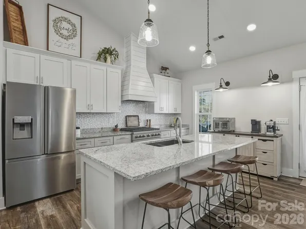 9464 Riviera Dr, Sherrills Ford, NC 28673