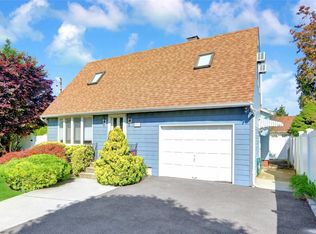 2317 Lincoln St, Bellmore, NY 11710