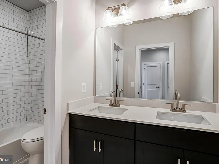 45181 Drowes Ter — Photo 18